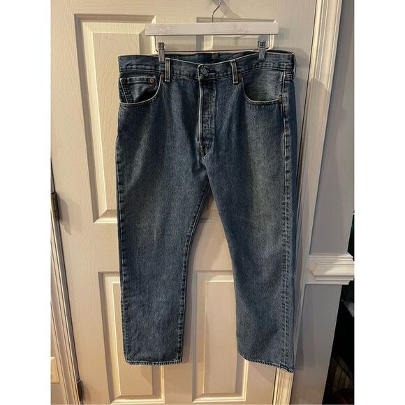 Levi’s 501 Button Fly Classic Jeans sz 38X30 - Picture 1 of 9